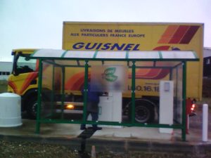 Un camion de livraison au GNV/GNC se ravitaille à la station SORTINO !